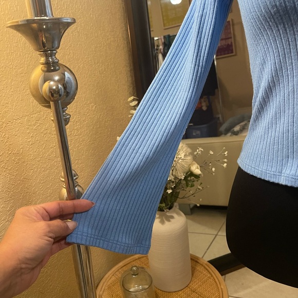 Reformation Gellar Button Front Long
Sleeve Ribbed Knit Top Parisian Blue. - Picture 6 of 15